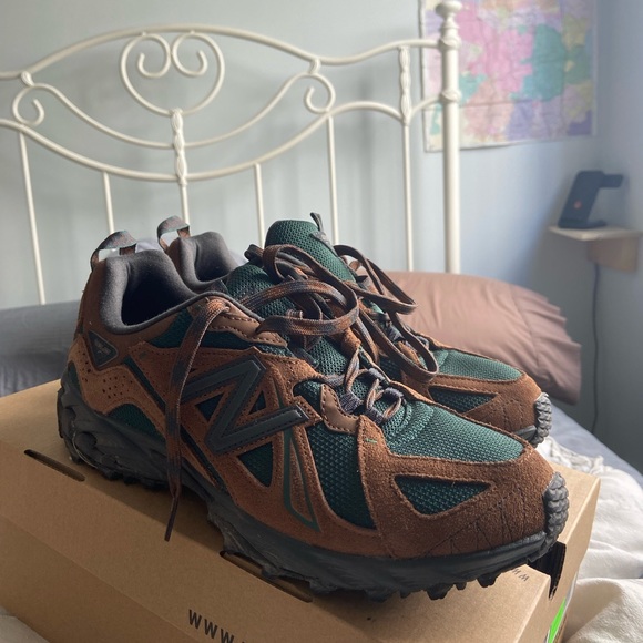 New Balance 610V1 Sneakers - Picture 4 of 11